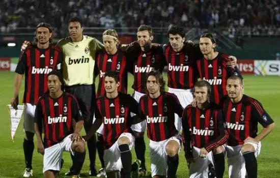 下半场爆发！约翰逊全场18中9，得到29分12板12助（下半场发力！约翰逊18投9中砍下29+12+12）