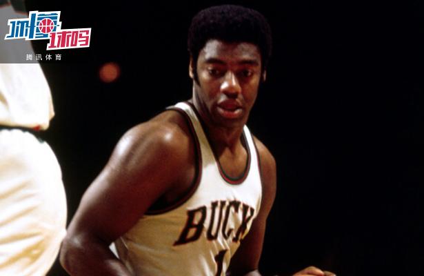 他调整身体 他调整身体